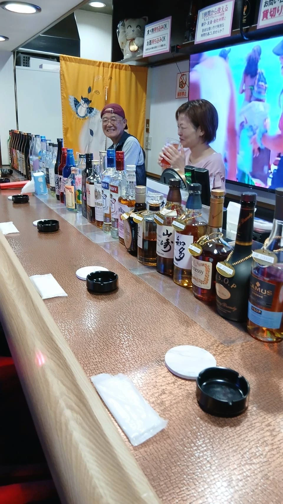 カウンター越しの笑顔あふれるひととき